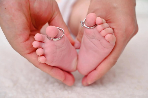 宜宾宝宝脸上长黑点